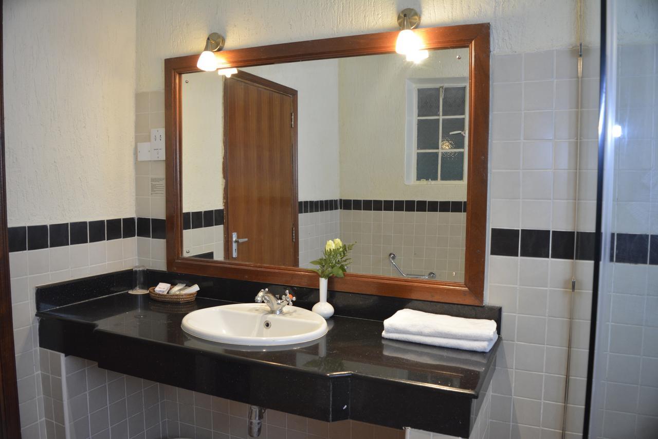 Outspan Hotel Ньери Экстерьер фото